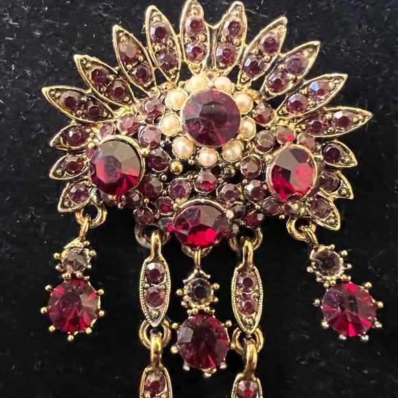 Hollycraft Red Rhinestone Brooch 3”
Vintage and Stunning - Picture 2 of 8